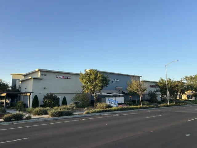Herndon & Fowler retail center in Clovis, CA, with Five Guys building seen from Herndon Avenue