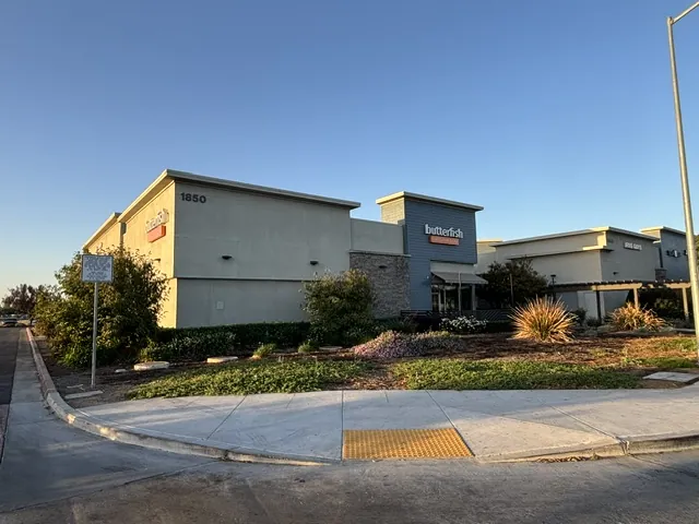 Herndon & Fowler retail center in Clovis, CA, with Butterfish storefront at the street corner