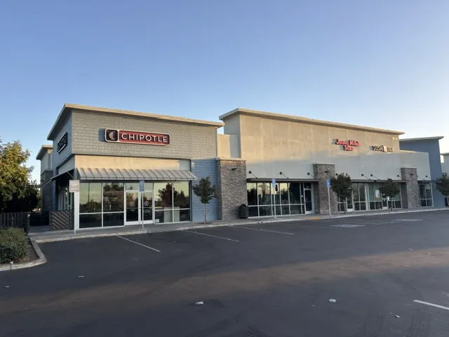 Herndon & Fowler retail center in Clovis, CA, with Chipotle storefront